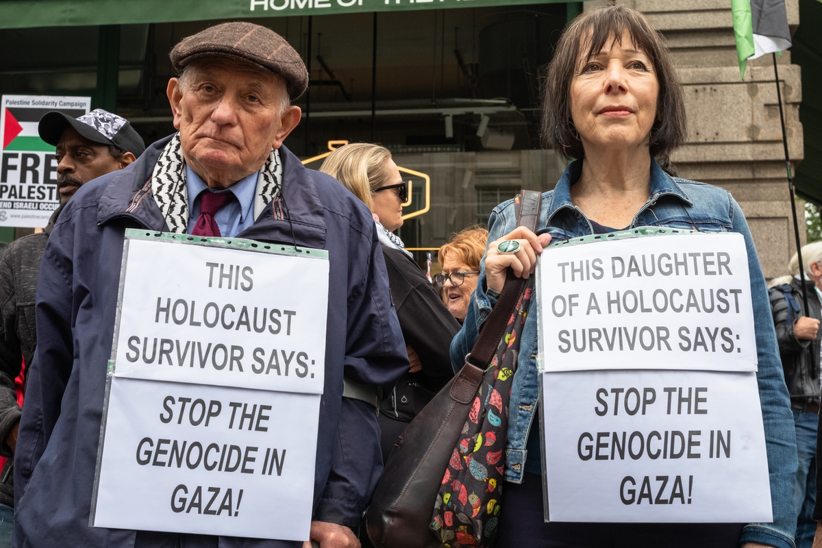 London, May 18. 2024: Hungarian Jewish Holocaust survivor Stephen Kapos, 87, and the daughter of another survivor at the Nakba 76 March for Palestine against Israeli attacks on Gaza.