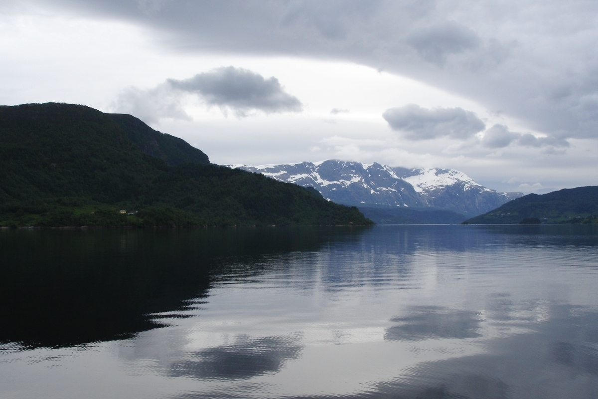 Ved Førdefjorden, foto: SnowyM